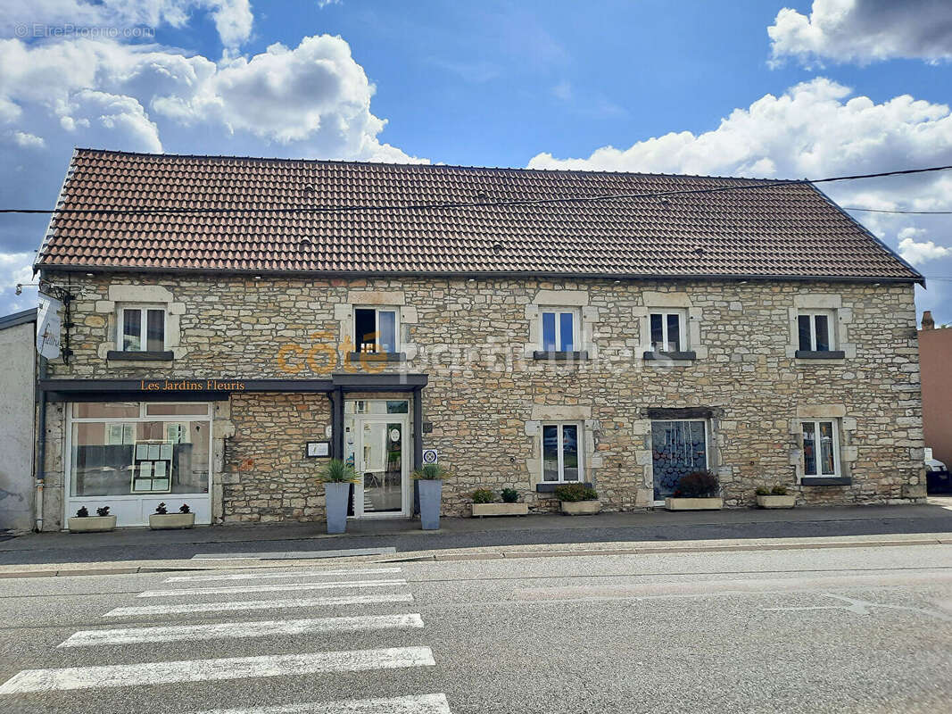 Commerce à PARCEY