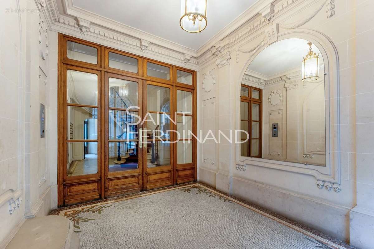 Appartement à PARIS-17E