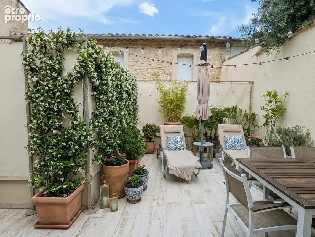 Maison de ville avec terrasse de 25 m2, cour et climatisation — Nîmes Centre / Croix de Fer - photo 5
