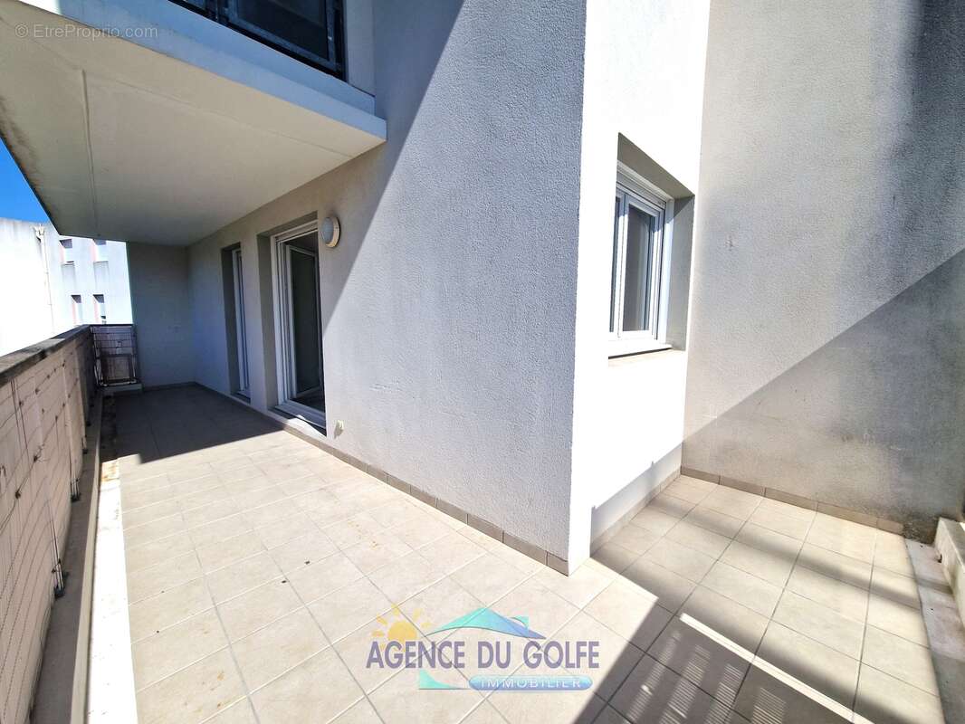 Type 2 récent avec grande terrasse et parking privé - photo 3