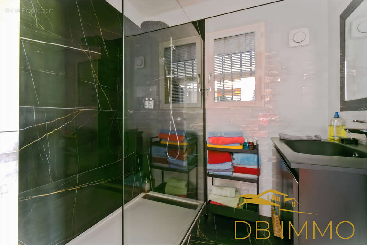 Maison à CHATEAUNEUF-DE-GADAGNE