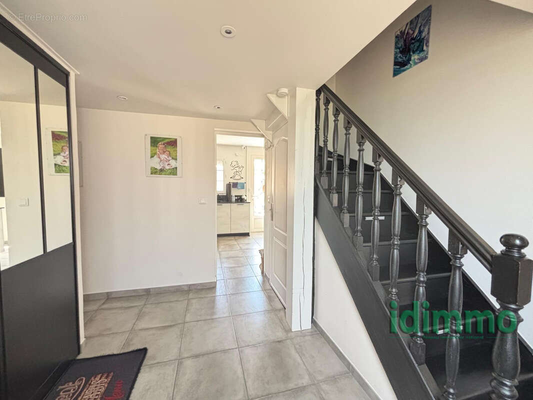 Magnifique ensemble immobilier de 350 m2, avec 2 logements , dans un lieu recherche, avec piscine sur un terra - photo 17