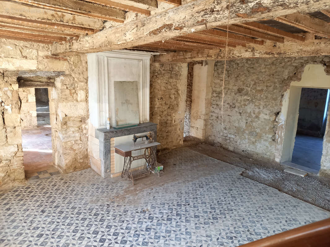 Maison à SAINT-SEURIN-DE-CURSAC