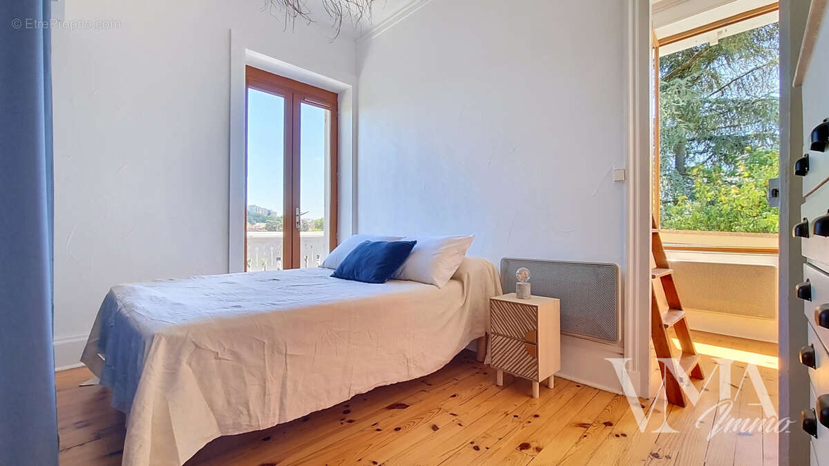 Écully   maison atypique dans un écrin de verdure - photo 12