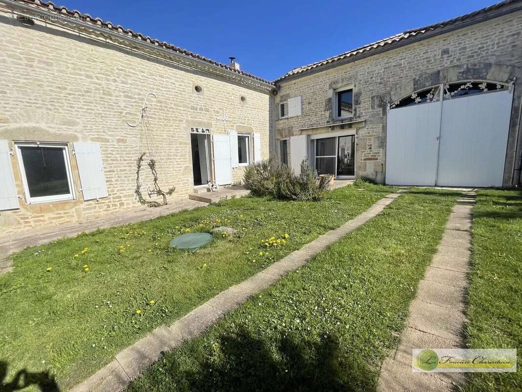 Maison à RANVILLE-BREUILLAUD