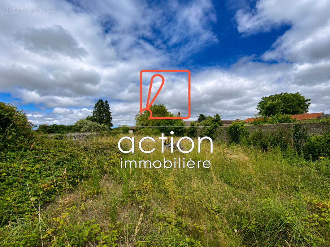 Maison à LA ROCHE-DERRIEN