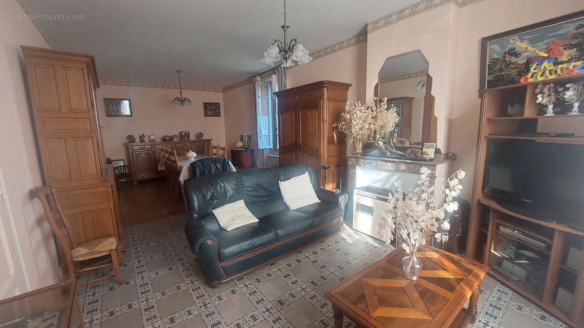 Maison à CAHUZAC-SUR-VERE