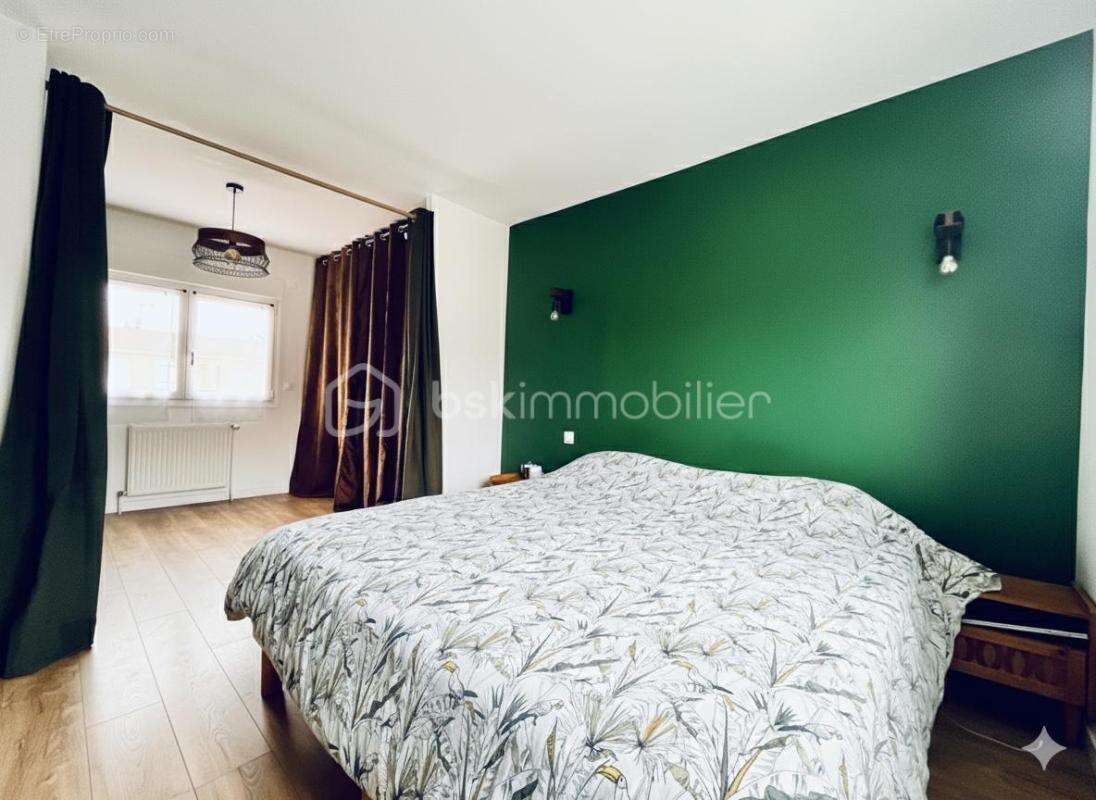 Maison à CHENNEVIERES-SUR-MARNE