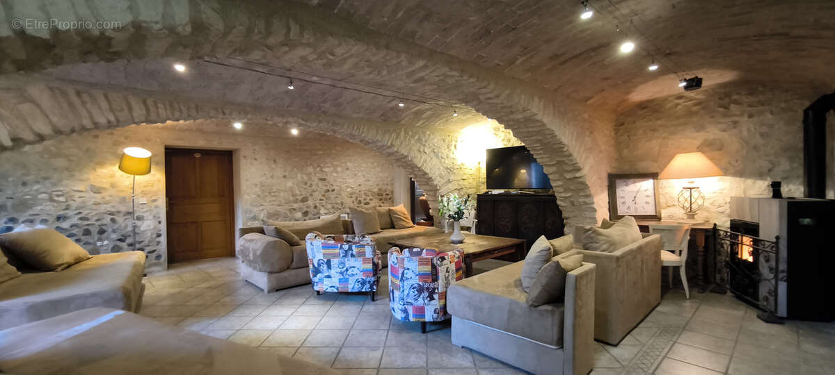 Maison à MIRMANDE
