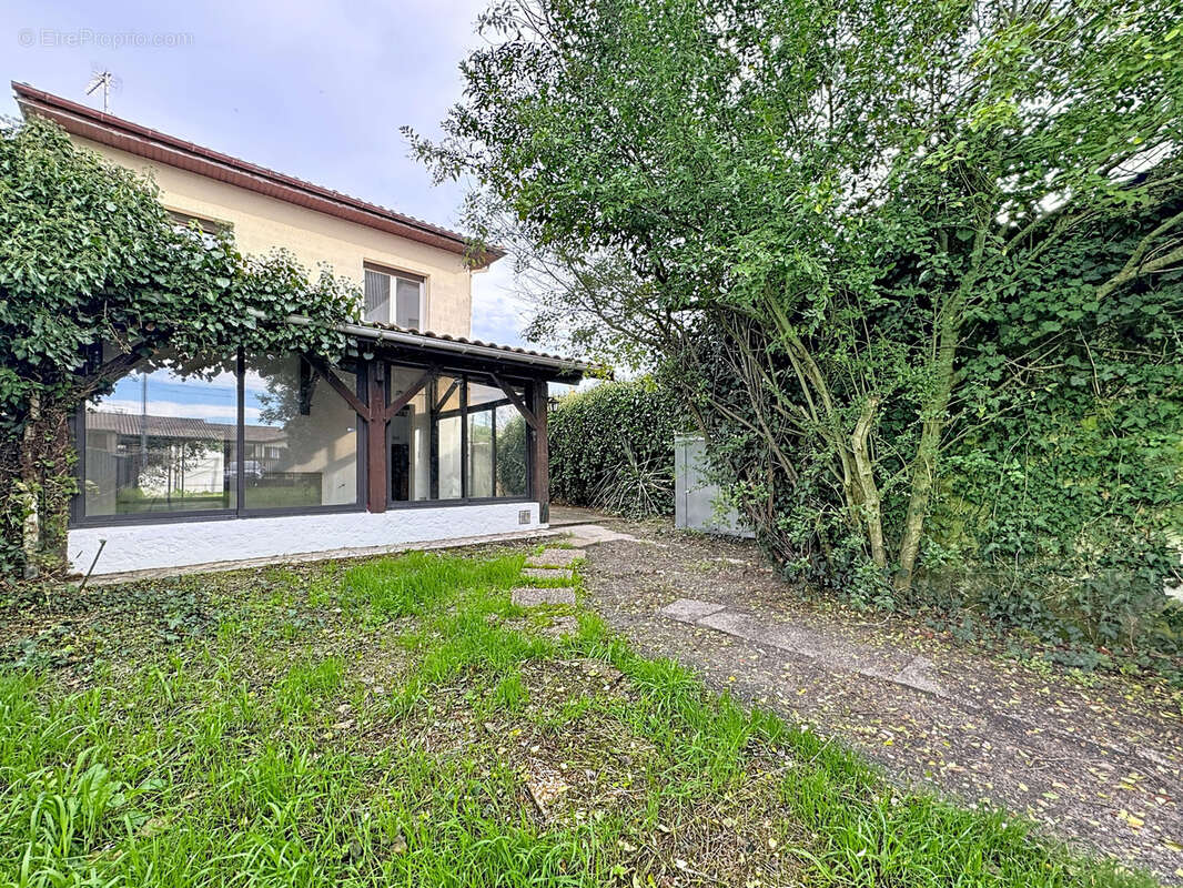 BEGLES A VENDRE  Maison à étage avec jardin et garage - photo 16