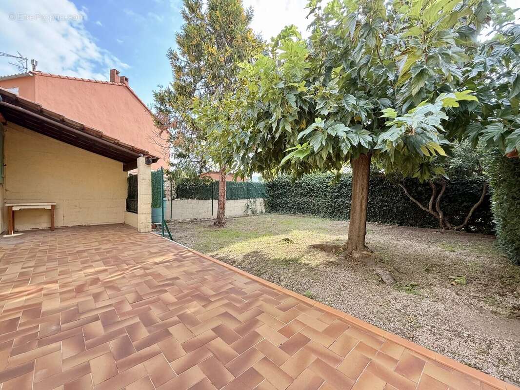 Maison à SAINT-CYR-SUR-MER