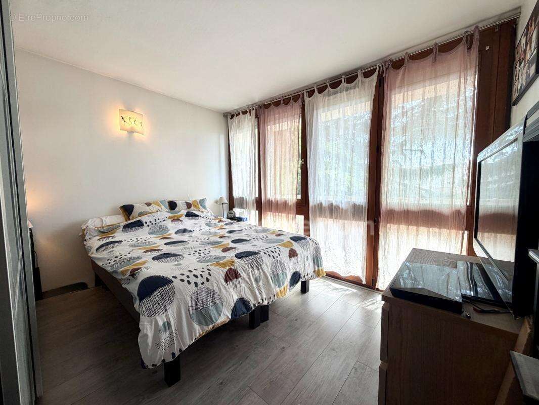 Appartement 4 pièces, 3 chambres / balcon / cave / parking / terrain de tennis - photo 13