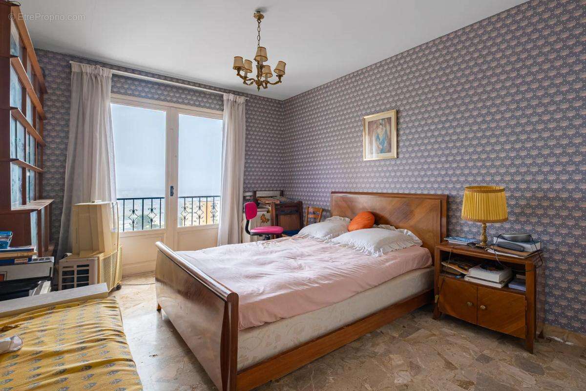 Maison à SAINT-LAURENT-DU-VAR