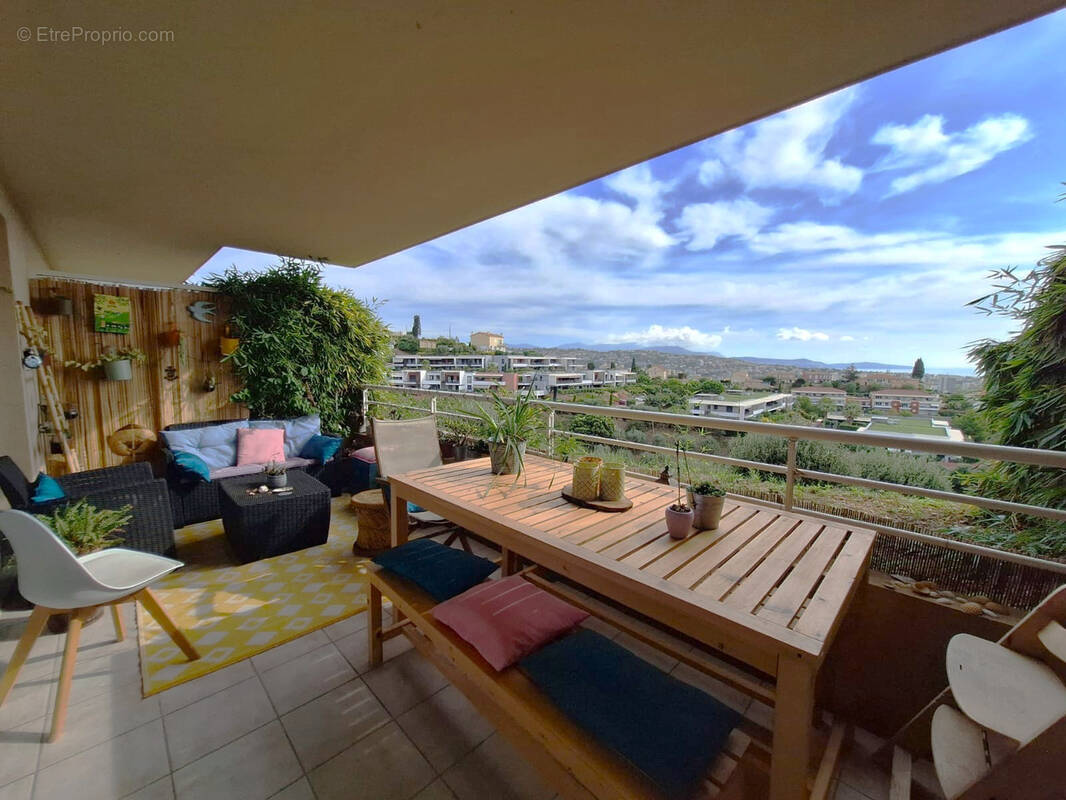 Appartement à SAINT-LAURENT-DU-VAR