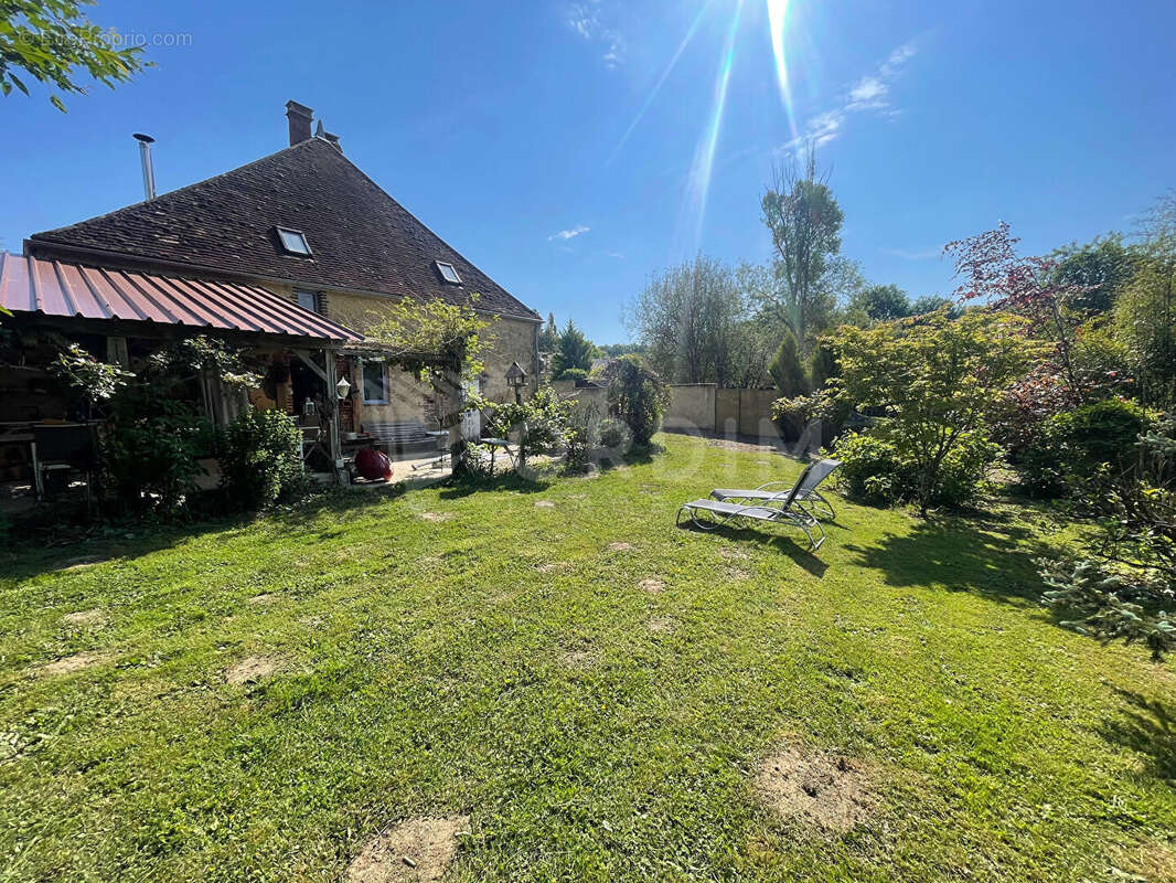 Maison à TOUCY