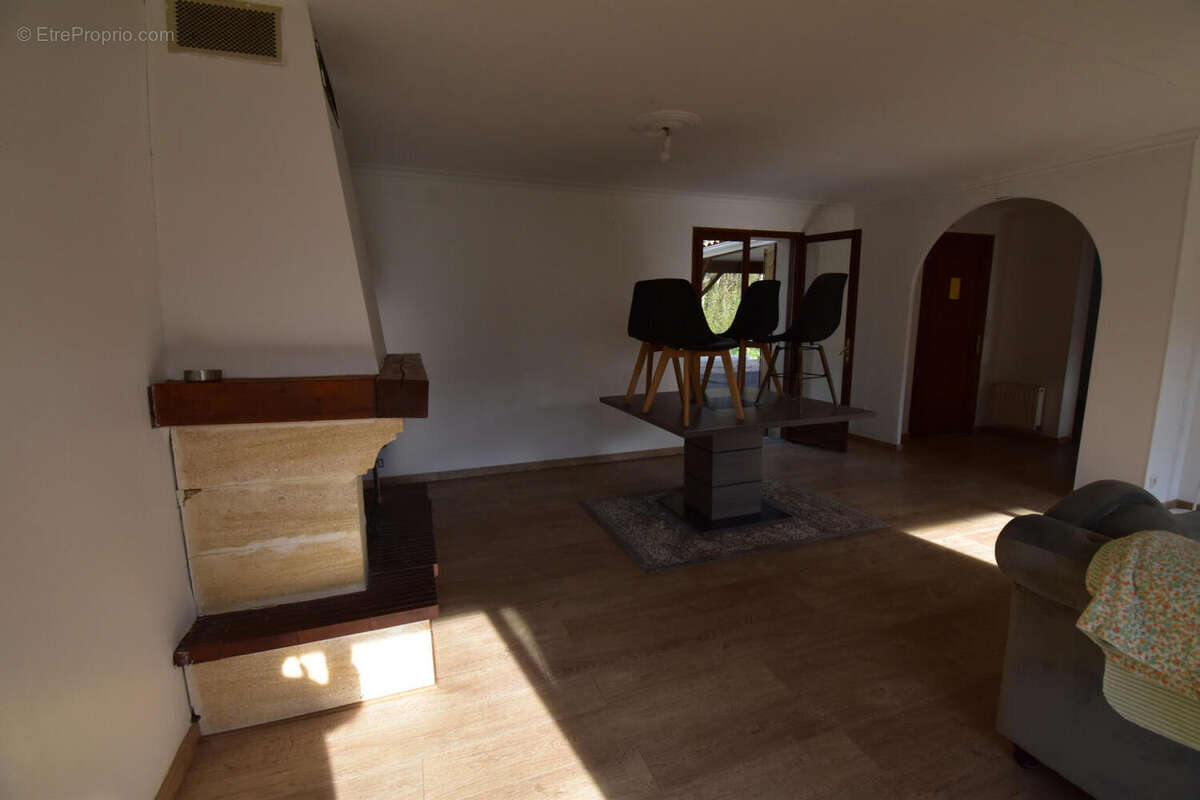 DSC_0006 - Maison à SAINT-SATURNIN