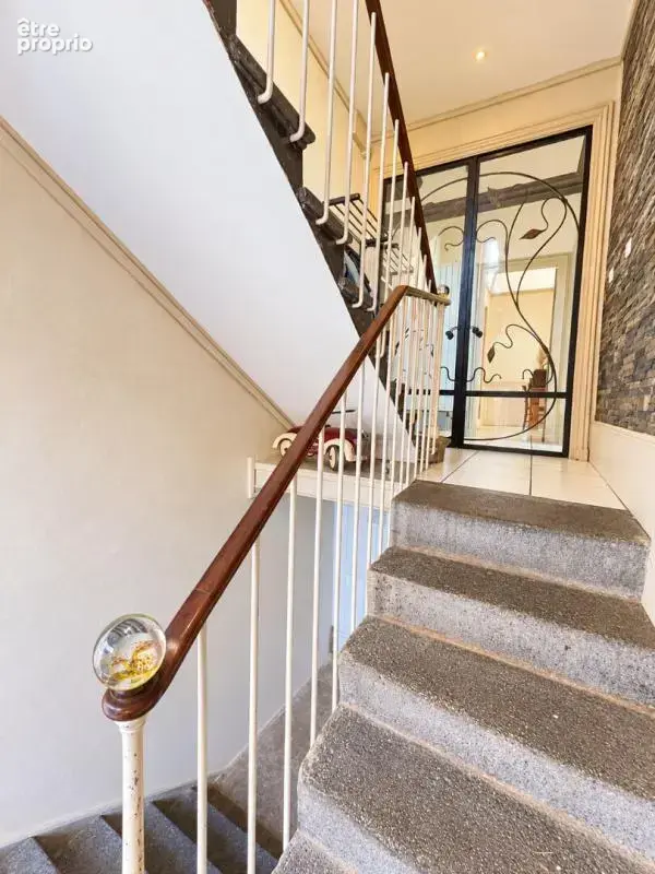 Maison de maître avec piscine et terrain arboré de 1 600 m² - photo 17