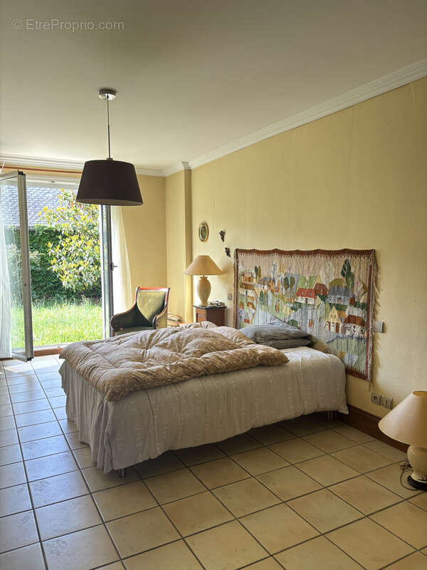 Maison à VIC-SUR-CERE