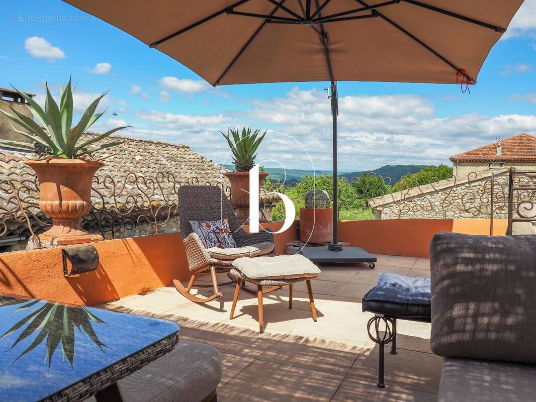 Maison à SAINT-LAURENT-DE-CARNOLS