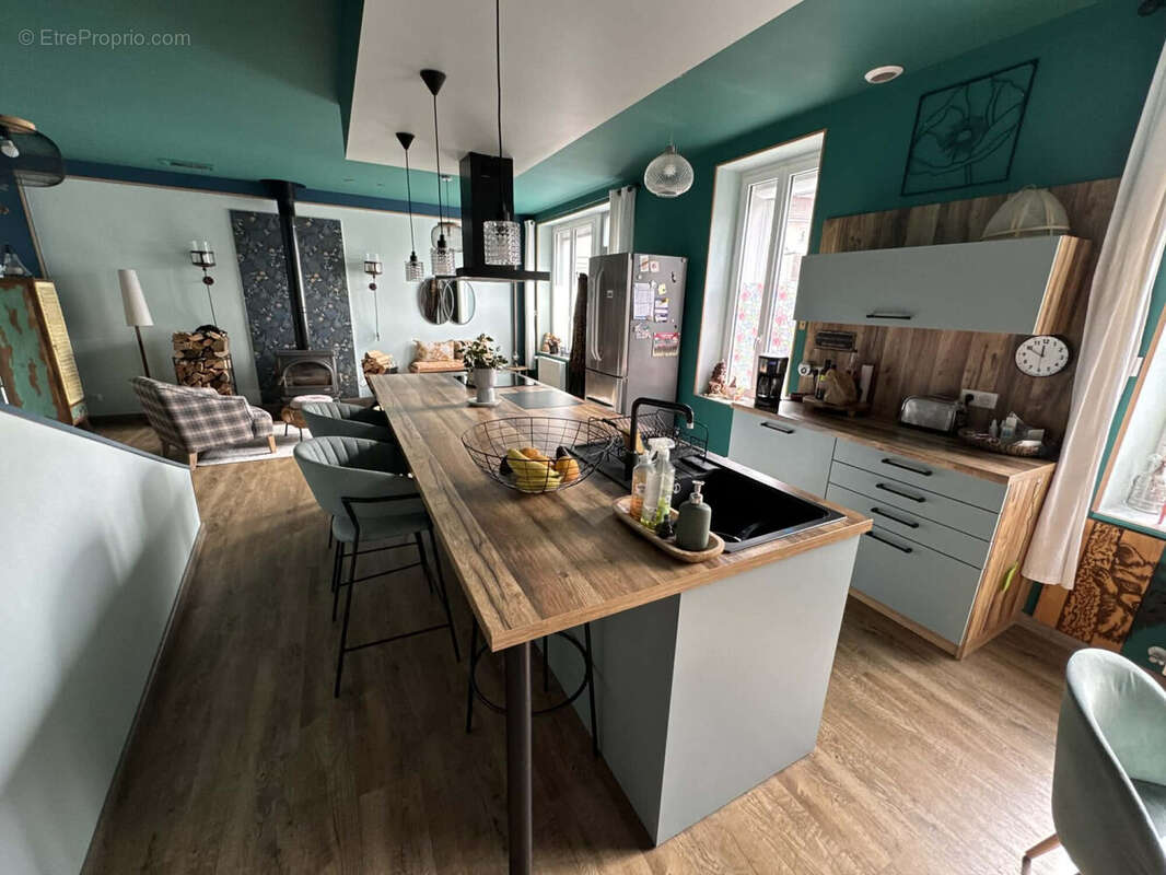 Maison 173 m² à Celles-Sur-Durolle  - photo 2