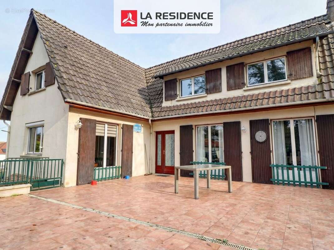 Maison à MAURECOURT