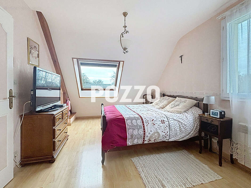 A Vendre - AVRANCHES - LE VAL SAINT PERE - Maison 6 pièce(s) 150 m² - Terrain - photo 10