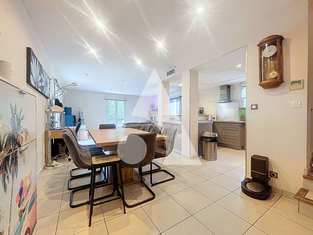 A Vendre Grasse St Antoine maison 5 pièces avec piscine et garage. - photo 4