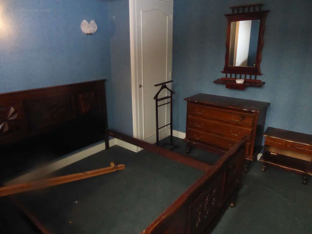 Maison à MONTMOREAU-SAINT-CYBARD