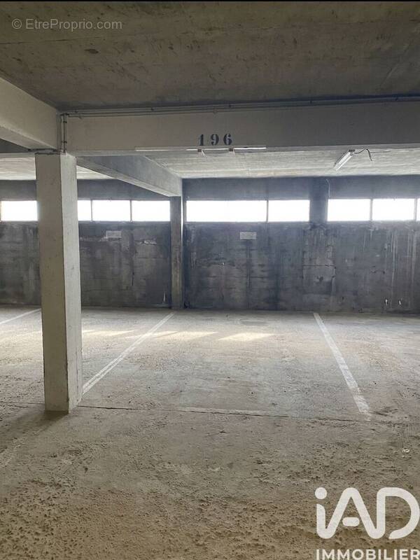 Photo 1 - Parking à NOISY-LE-ROI