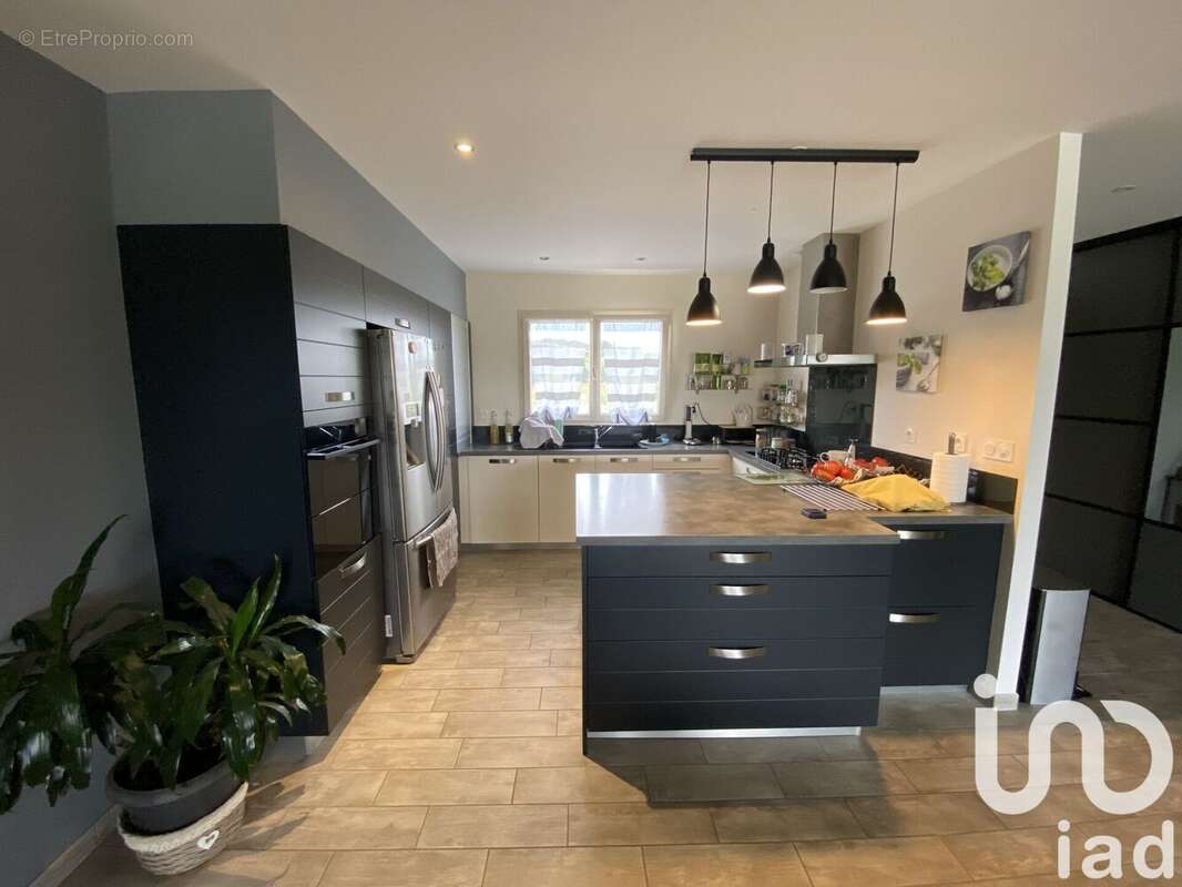 Maison 140 m² à Theil-Rabier  - photo 3