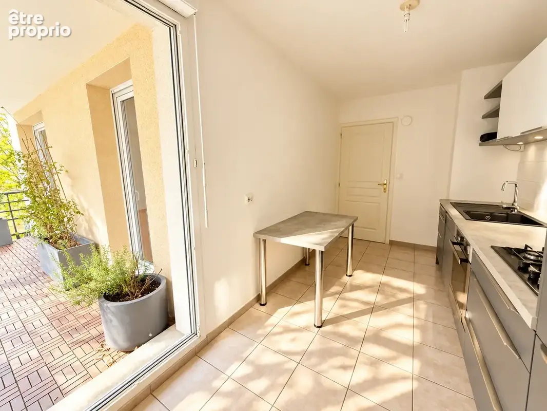 Idéalement situé à Koenigshoffen (67200), Appartement 3 pièces avec terrasse, cave et garage. - photo 6