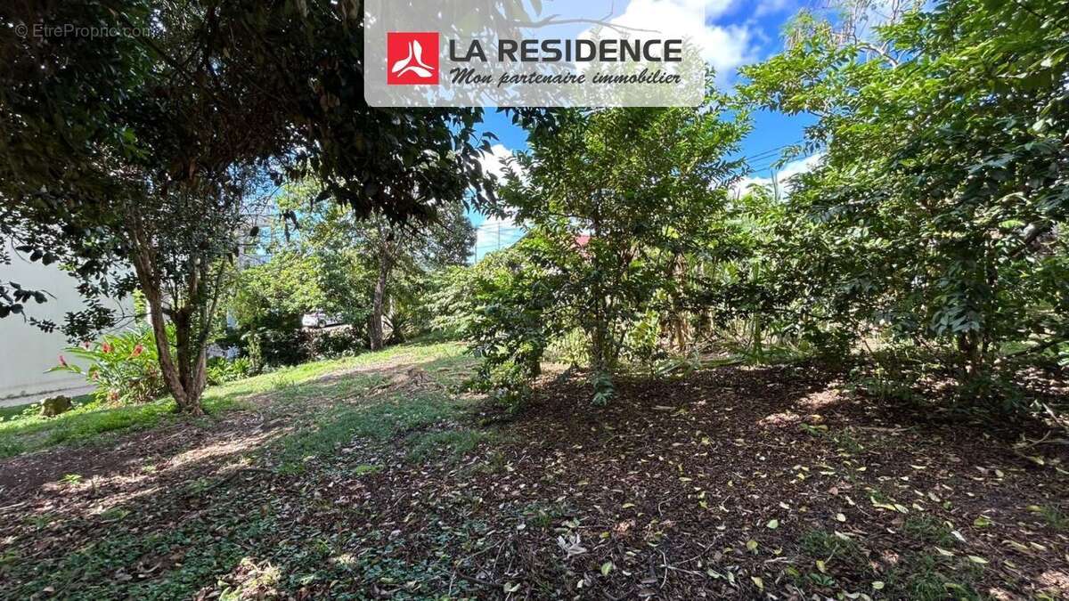 Terrain à LE LAMENTIN