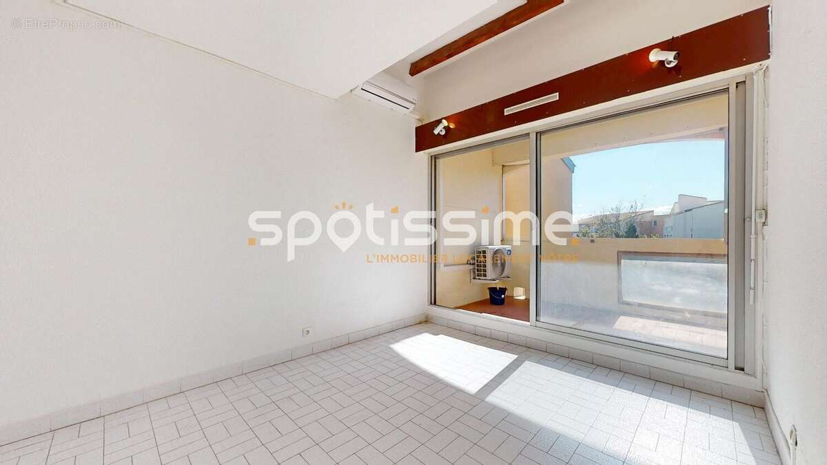 Studio avec balcon, exposition sud-ouest et parking privatif  Cap d'Agde, Centre-Port - photo 3