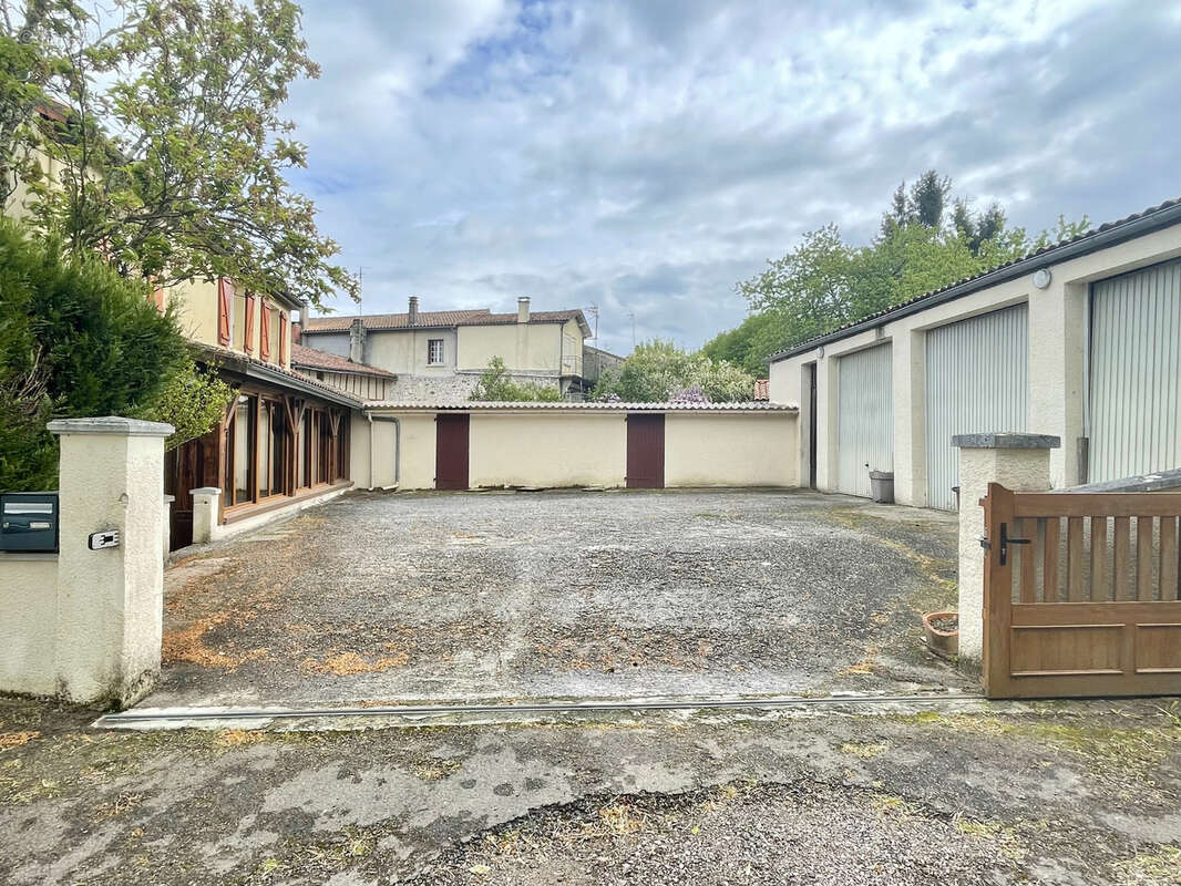 Maison à CONFOLENS