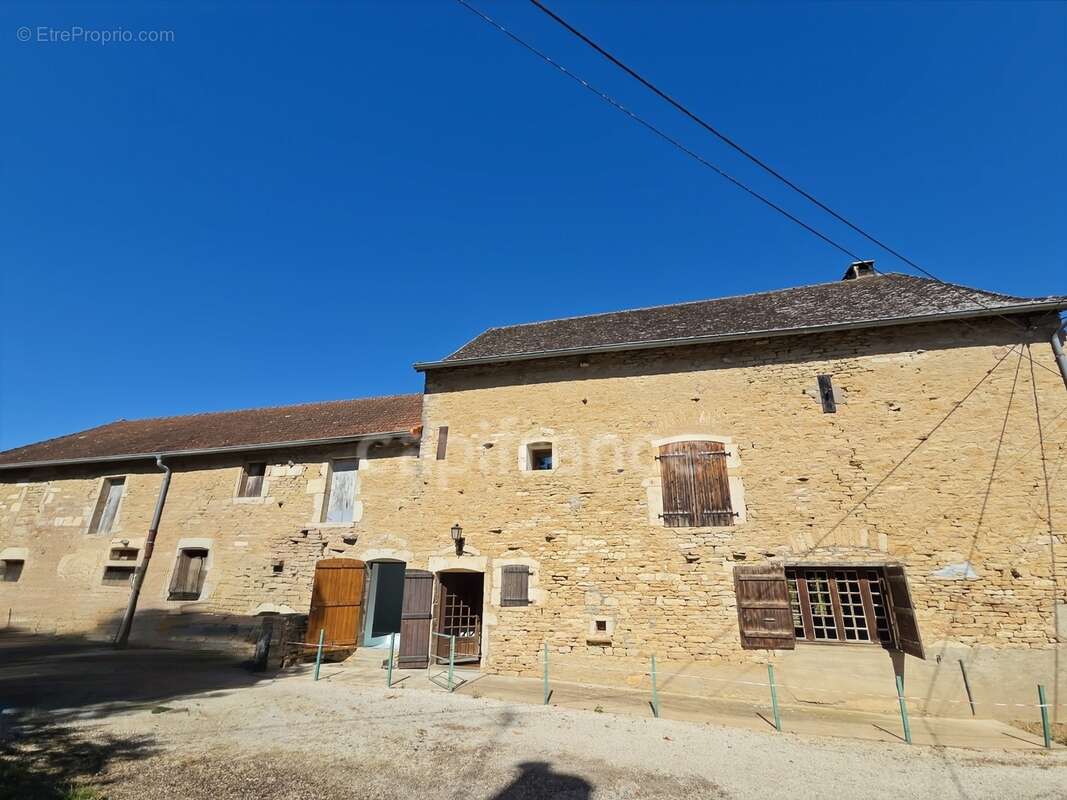 Maison en pierre à renover - photo 15
