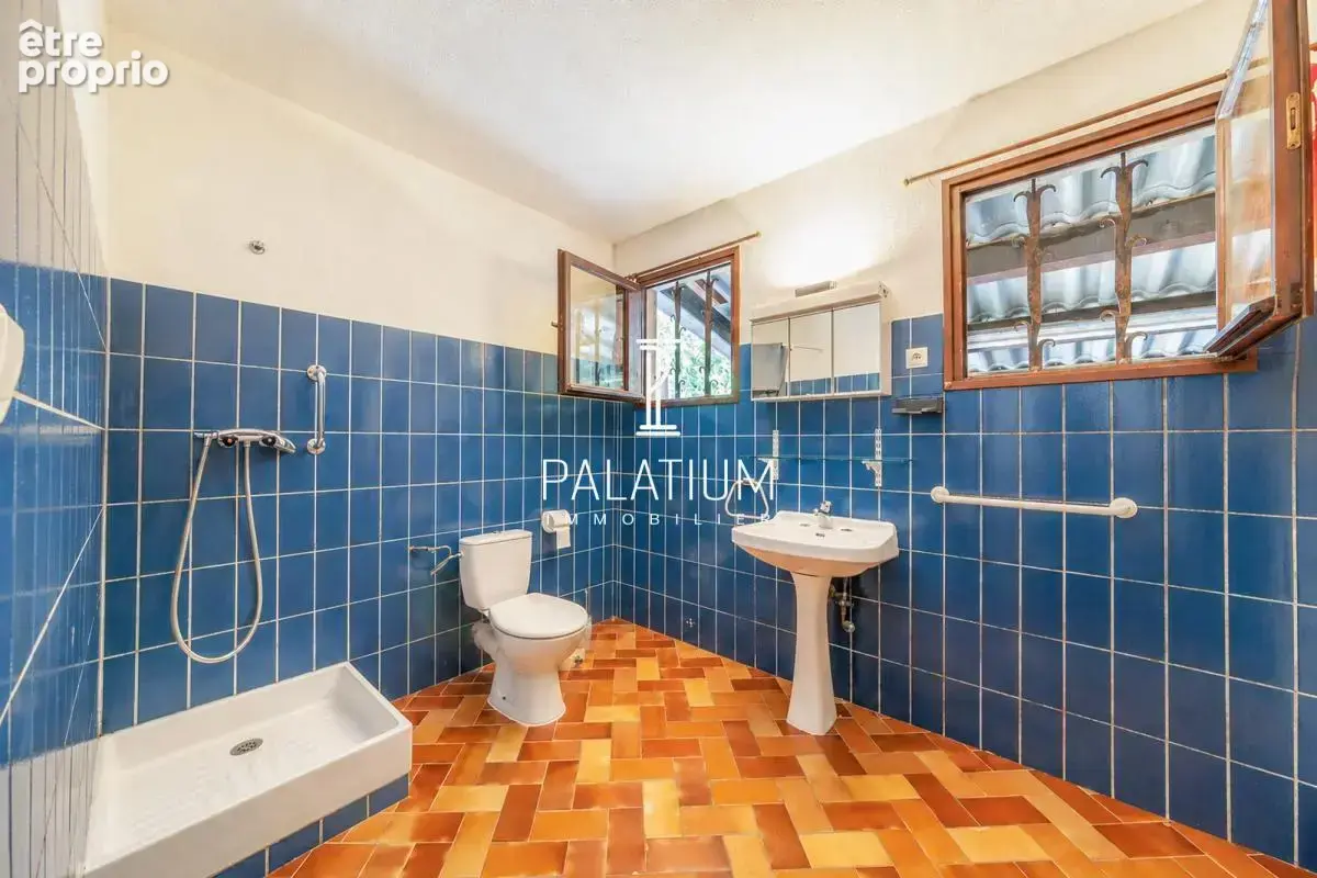 Maison de plain-pied avec jardin arboré et 3 appartements - photo 27
