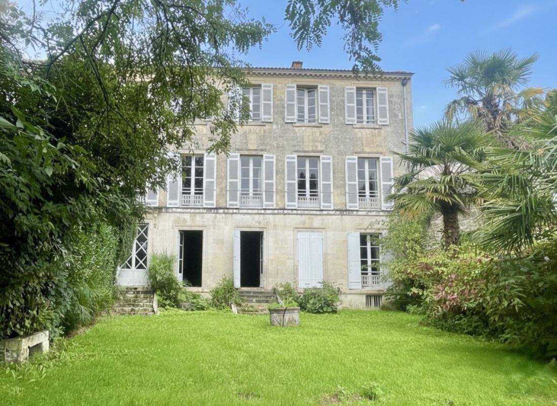 Maison à SAINTES
