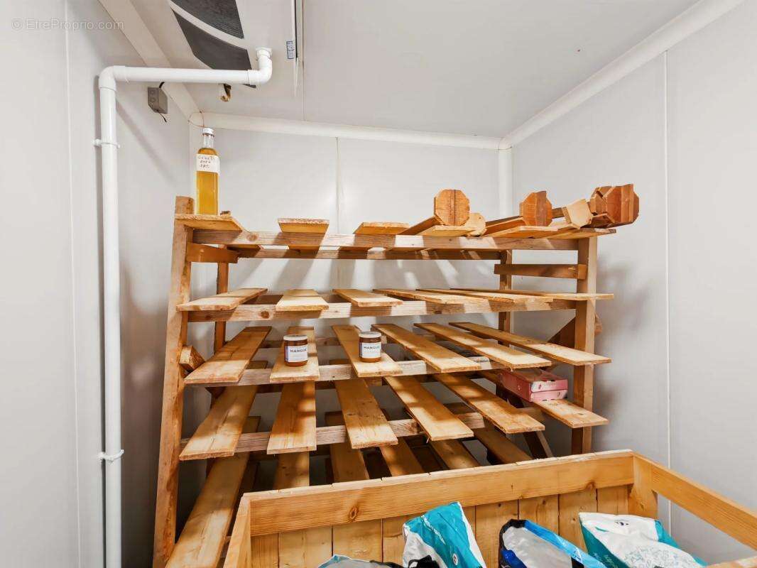 Commerce à LA RIVIERE-ENVERSE