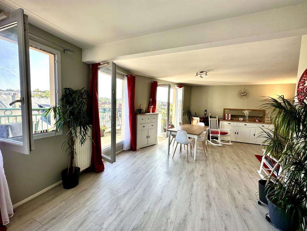 Appartement à CORBEIL-ESSONNES