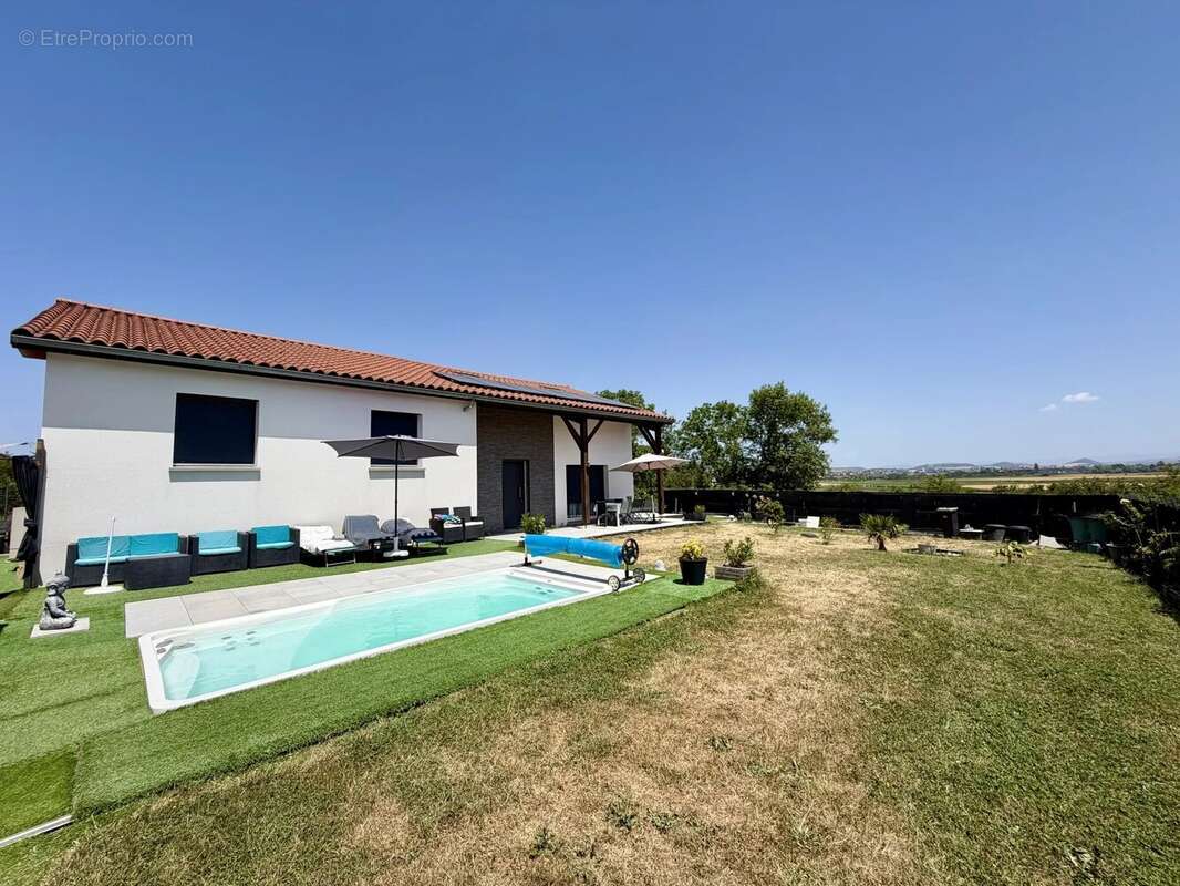 Maison à PERIGNAT-LES-SARLIEVE