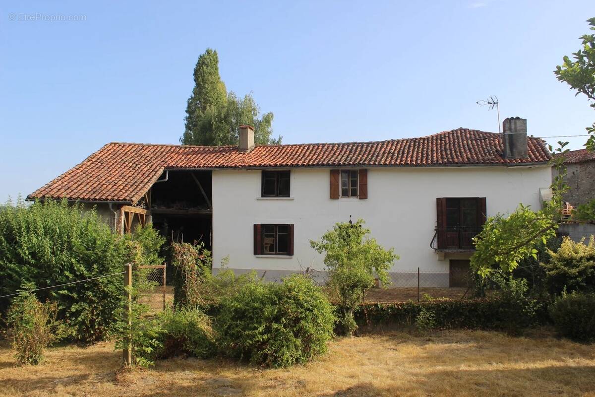 Maison à PONLAT-TAILLEBOURG
