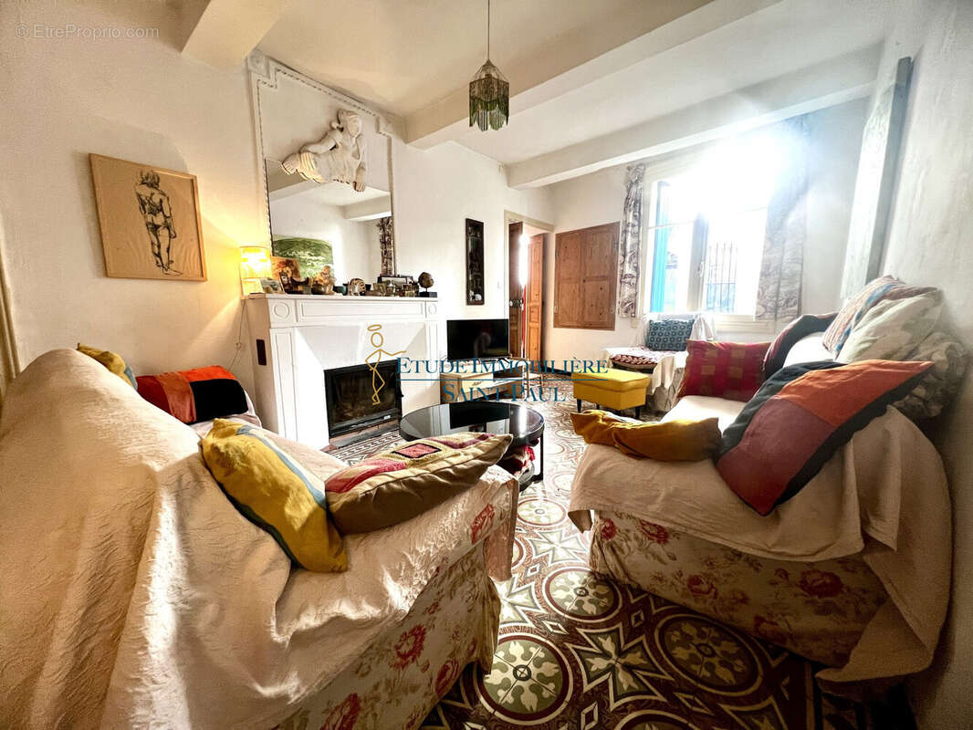 Maison à MONTPEYROUX