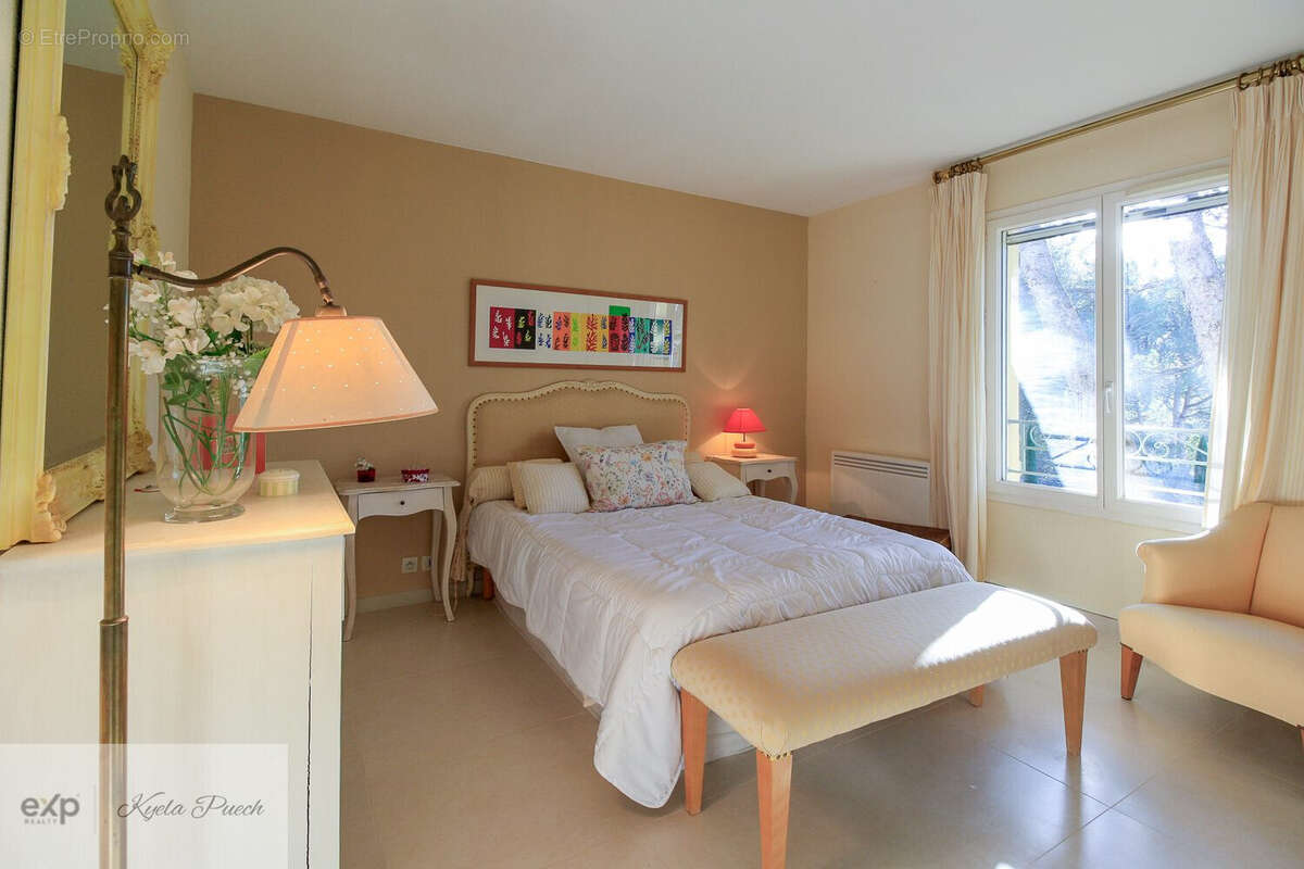 Kyela Puech- eXp Luxury France propose sur leDomaine de golf, Pont Royal, villa, piscine, jardin, suite de plain-pied - Maison à MALLEMORT