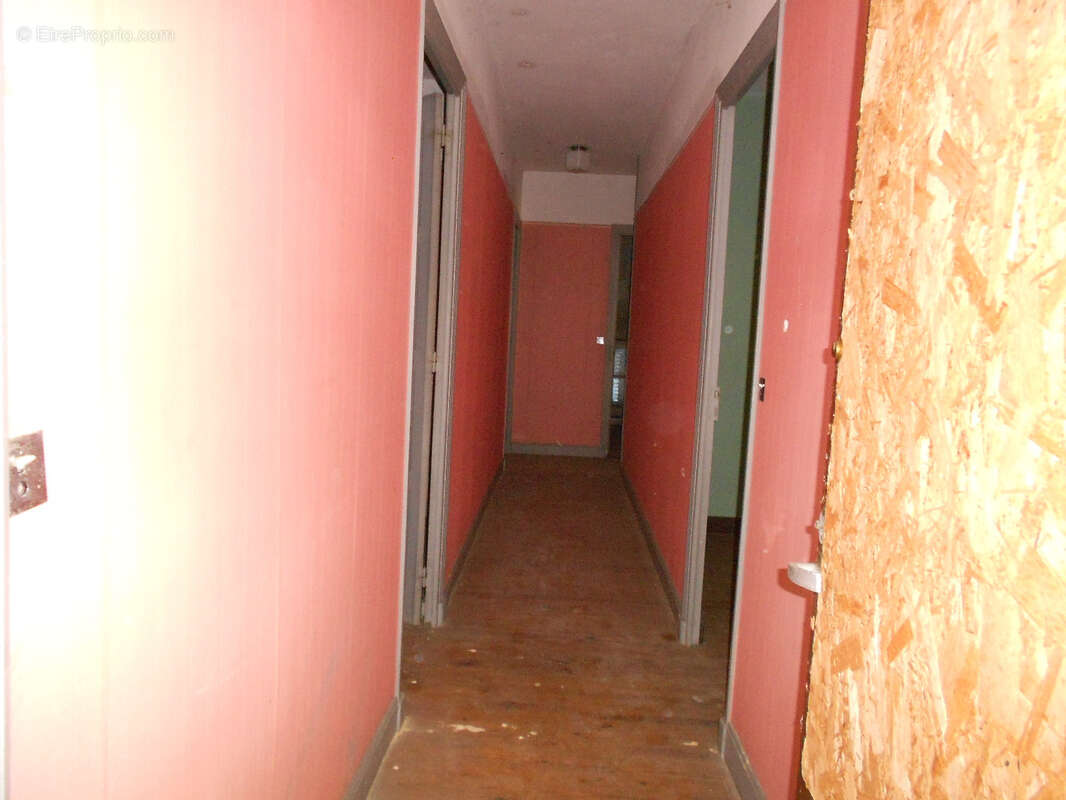 Maison à rénover avec 2 appartements indépendant + garage et ateliers - photo 9