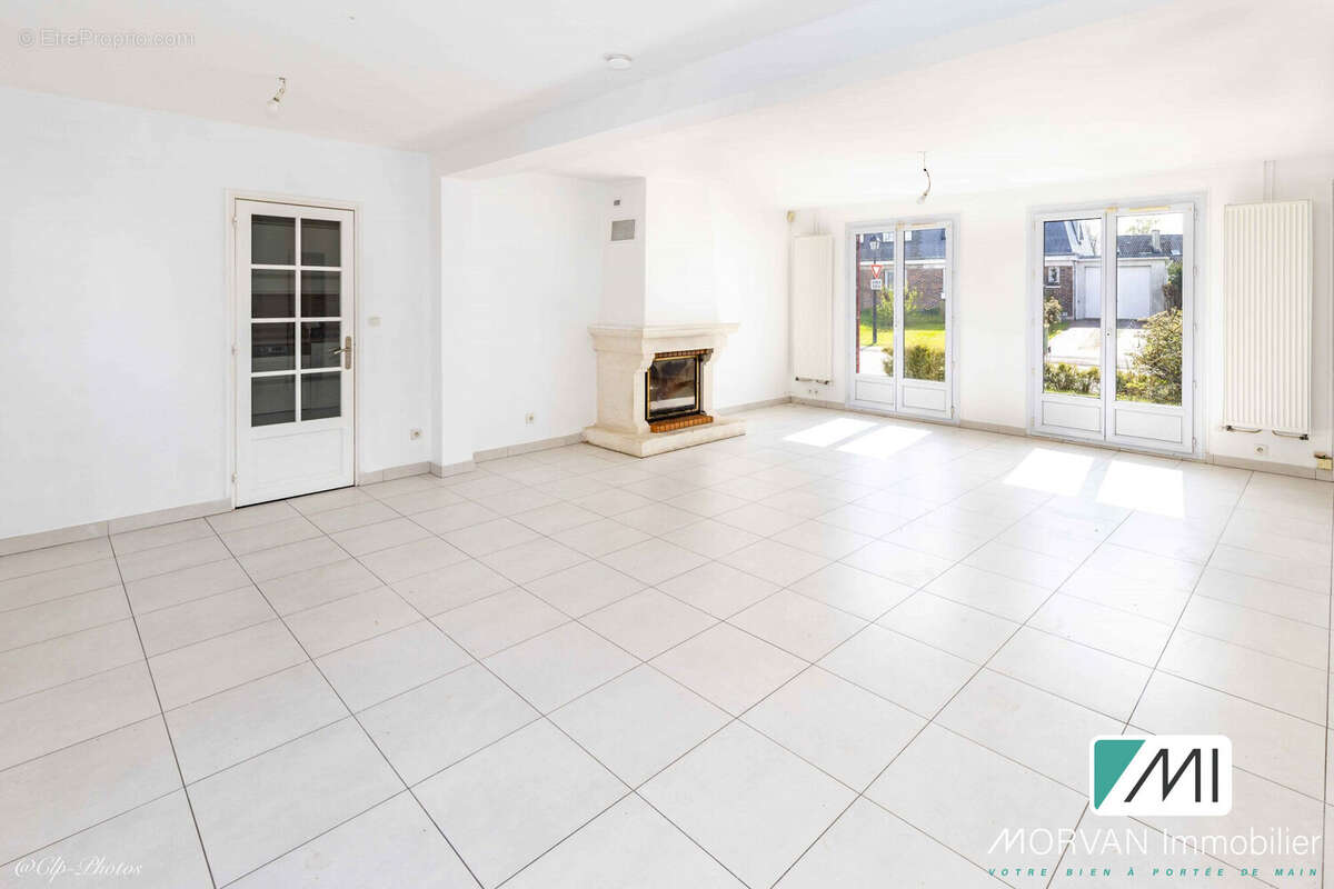 Maison 132 m² à Le Mesnil-Saint-Denis  - photo 4