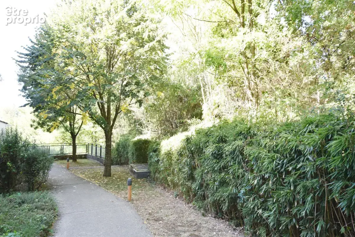 Appartement T2 À Vendre avec garage fermé / résidence sécurisée / parc arboré avec piscine - photo 19