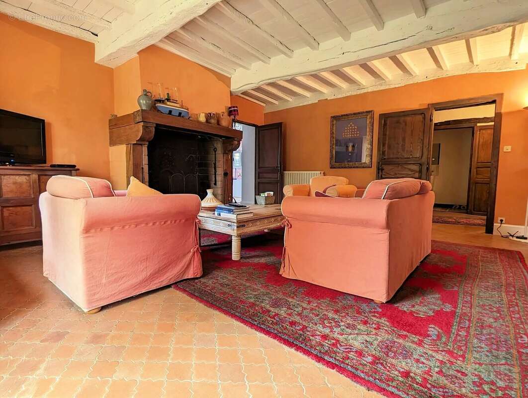 Maison de caractère avec 4 chambres sur 'environ 7318 m². - photo 6