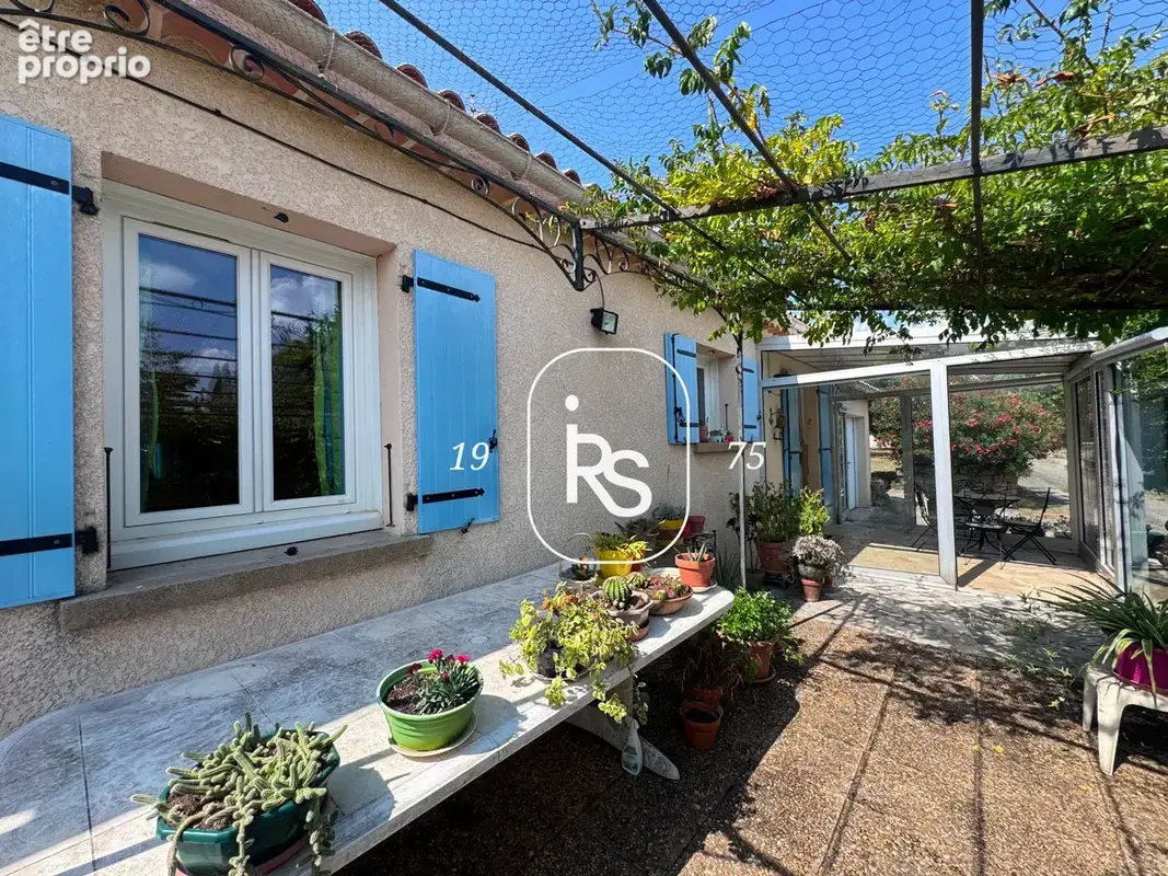 Villa de plain-pied de 78 m2 au calme avec terrain plat, et deux garages. - photo 2