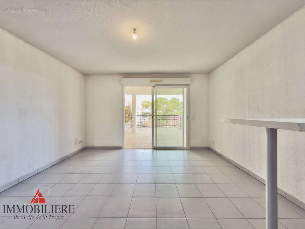 Appartement à ROQUEBRUNE-SUR-ARGENS