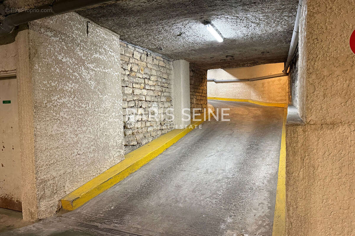 Parking à PARIS-6E